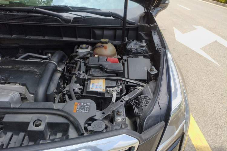 Used Cadillac XT5 2018 28T Four-Wheel Drive Luxury Model Engine Bay Left