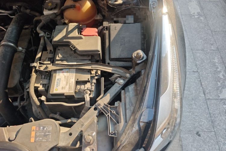 Used Cadillac XT5 2018 25T Luxury Model Engine Bay Left