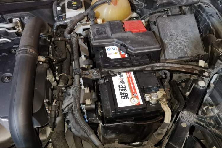 Used Cadillac XT5 2018 28T Four-Wheel Drive Luxury Model Engine Bay Left