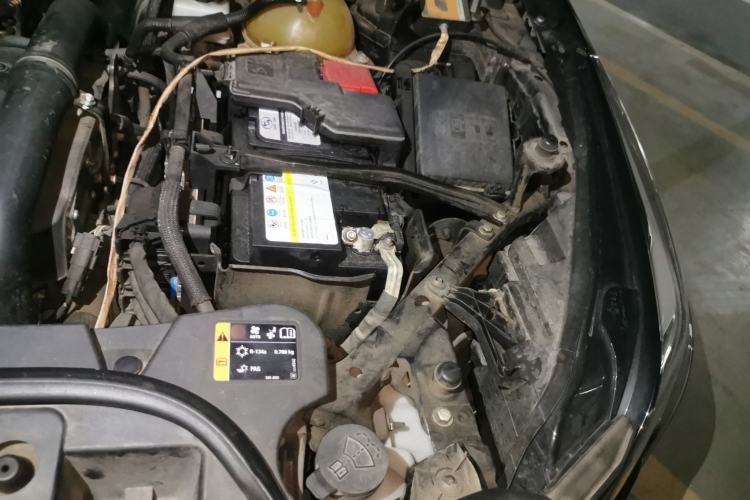 Used Cadillac XT5 2018 25T Luxury Model Engine Bay Left
