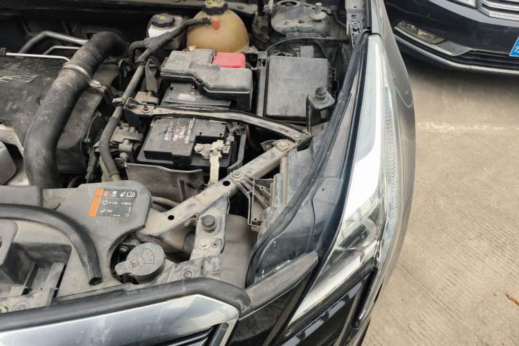 Used Cadillac XT5 2018 25T Luxury Model Engine Bay Left