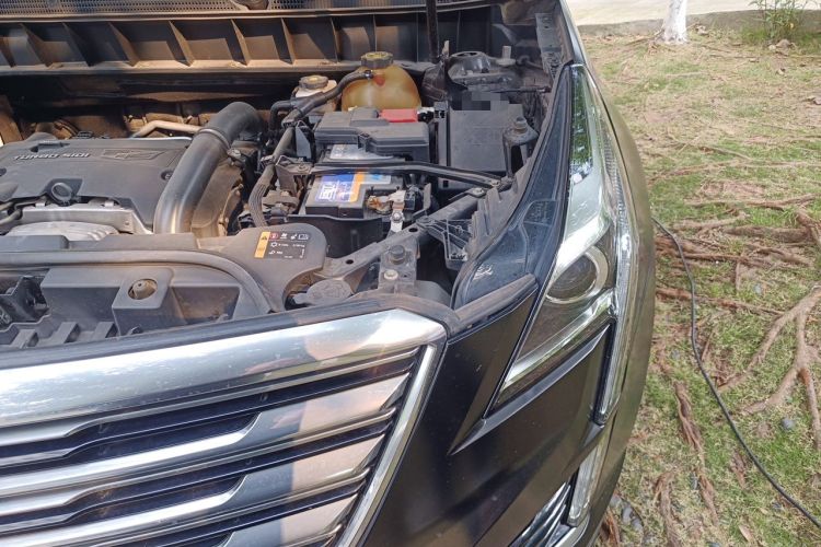 Used Cadillac XT5 2018 25T Luxury Model Engine Bay Left