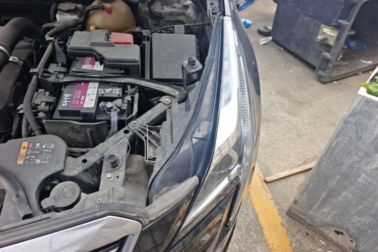 Used Cadillac XT5 2018 25T Luxury Model Engine Bay Left