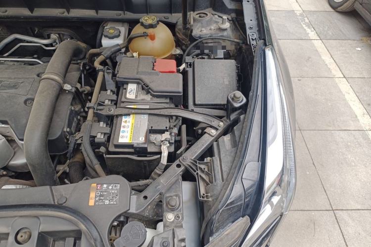 Used Cadillac XT5 2018 25T Luxury Model Engine Bay Left
