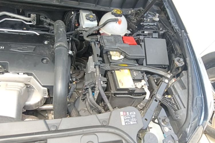Used Cadillac XT5 2018 25T Luxury Model Engine Bay Left