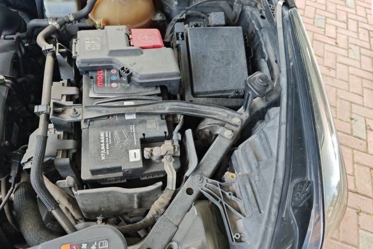 Used Cadillac XT5 2018 25T Luxury Model Engine Bay Left