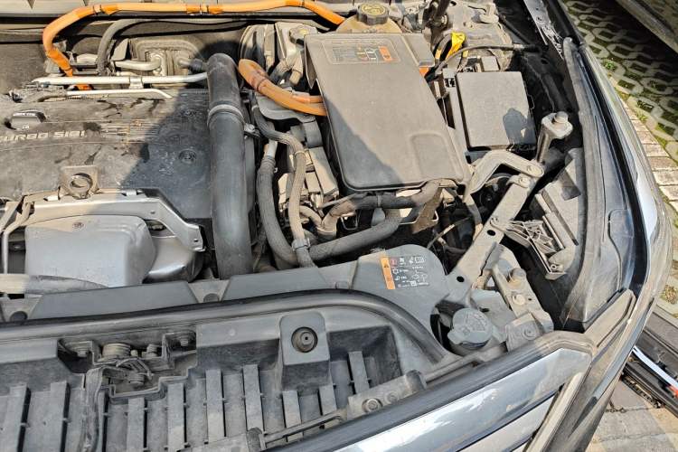 Used Cadillac XT5 2018 28E Four-Wheel Drive Tech Version Engine Bay Left