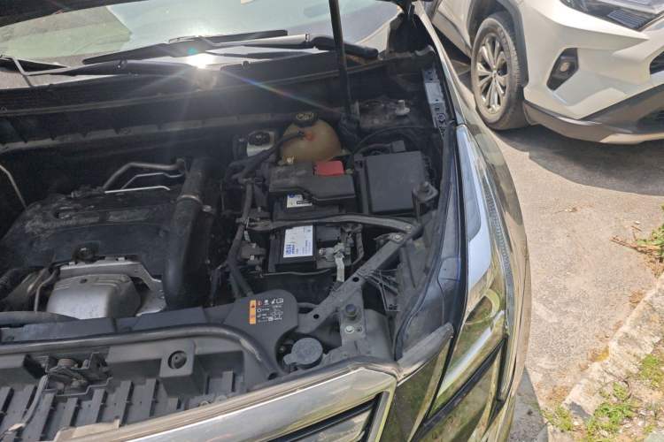Used Cadillac XT5 2018 25T Luxury Model Engine Bay Left