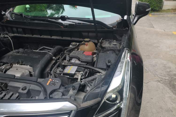 Used Cadillac XT5 2018 25T Luxury Model Engine Bay Left