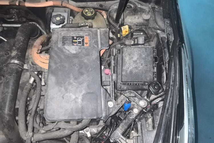 Used Cadillac XT5 2018 28E Four-Wheel Drive Tech Version Engine Bay Left