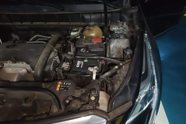 Used Cadillac XT5 2018 28T Four-Wheel Drive Luxury Model Engine Bay Left
