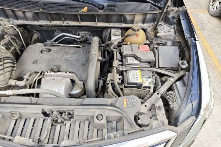 Used Cadillac XT5 2018 25T Luxury Model Engine Bay Left