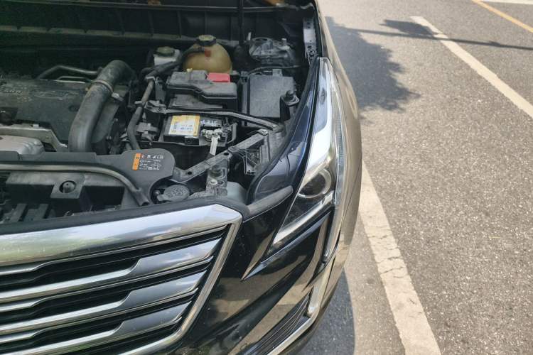 Used Cadillac XT5 2018 25T Luxury Model Engine Bay Left
