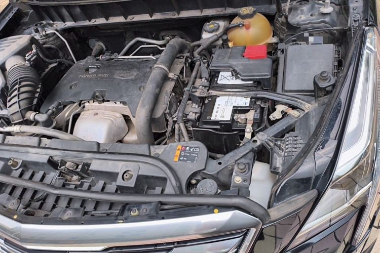 Used Cadillac XT5 2018 28T Four-Wheel Drive Luxury Model Engine Bay Left