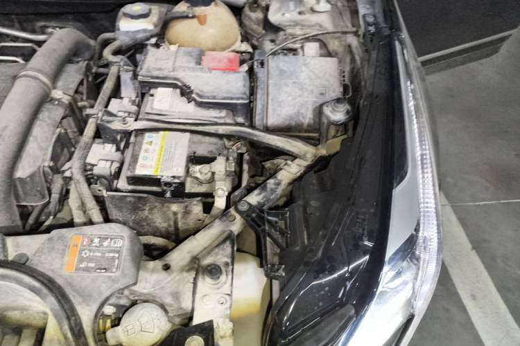 Used Cadillac XT5 2018 25T Luxury Model Engine Bay Left