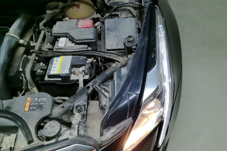 Used Cadillac XT5 2018 25T Luxury Model Engine Bay Left