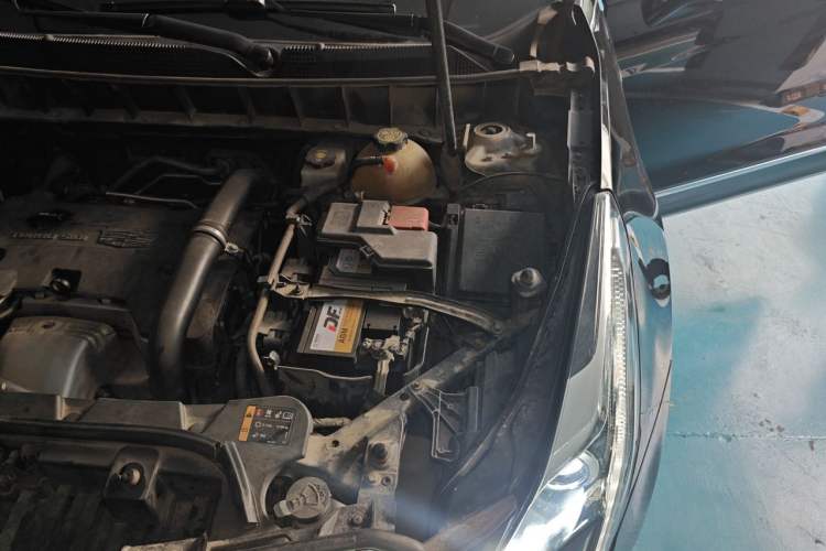 Used Cadillac XT5 2018 25T Luxury Model Engine Bay Left