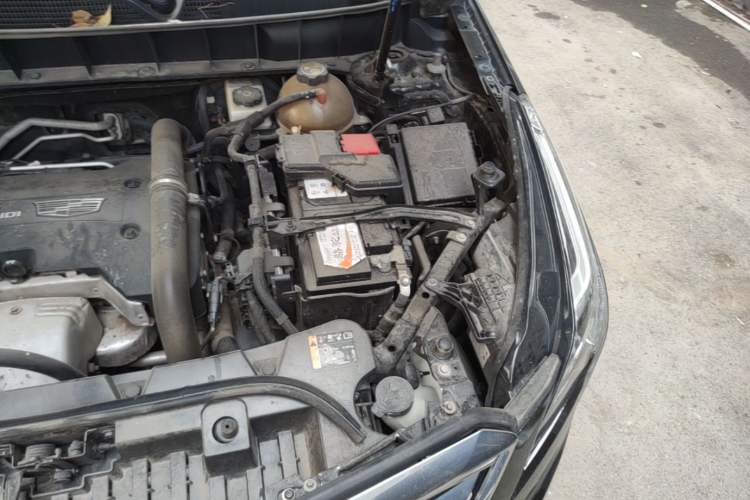 Used Cadillac XT5 2018 25T Luxury Model Engine Bay Left