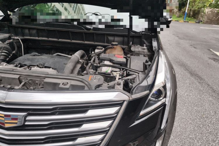Used Cadillac XT5 2018 25T Luxury Model Engine Bay Left