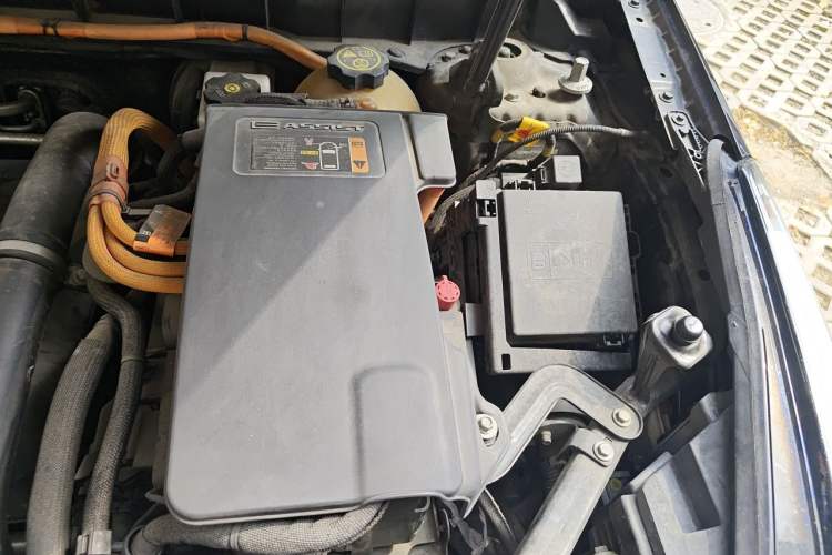 Used Cadillac XT5 2018 28E Four-Wheel Drive Tech Version Engine Bay Left