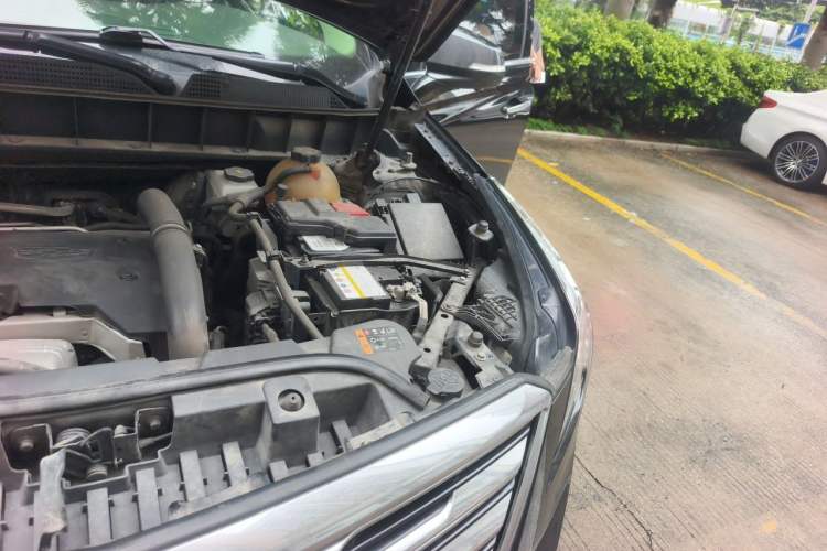 Used Cadillac XT5 2018 28T Four-Wheel Drive Luxury Model Engine Bay Left