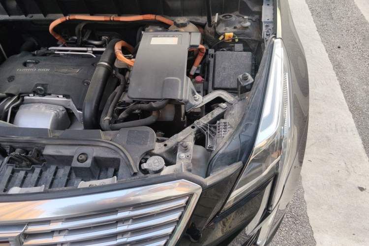 Used Cadillac XT5 2018 28E 4x4 Platinum Edition Engine Bay Left