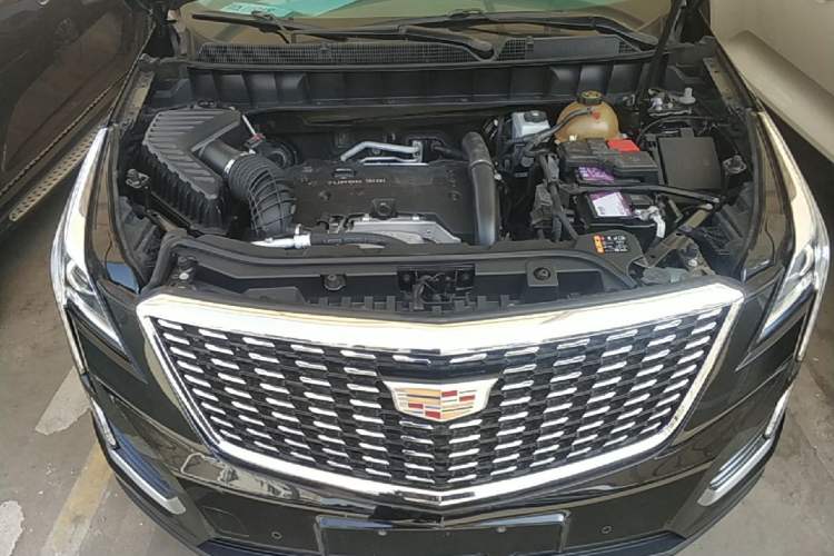 Used Cadillac XT5 2018 25T Luxury Model Engine Bay