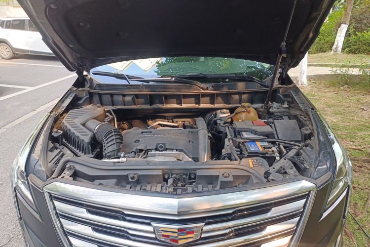 Used Cadillac XT5 2018 25T Luxury Model Engine Bay