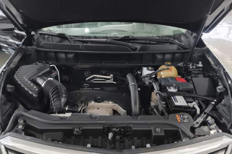 Used Cadillac XT5 2018 25T Luxury Model Engine Bay