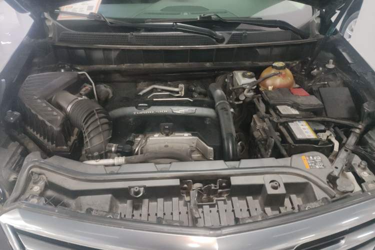Used Cadillac XT5 2018 25T Luxury Model Engine Bay