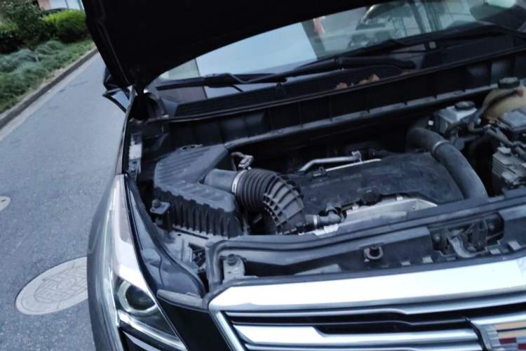 Used Cadillac XT5 2018 25T Luxury Model Engine Bay Right