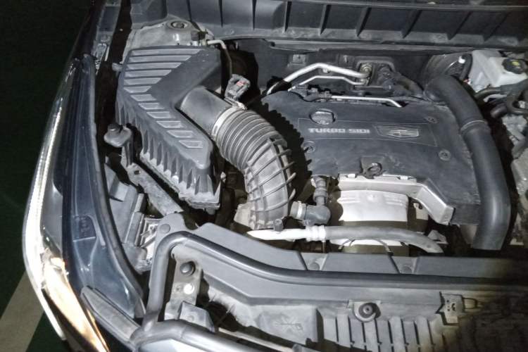 Used Cadillac XT5 2018 25T Luxury Model Engine Bay Right