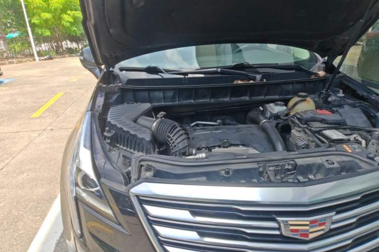Used Cadillac XT5 2018 25T Luxury Model Engine Bay Right