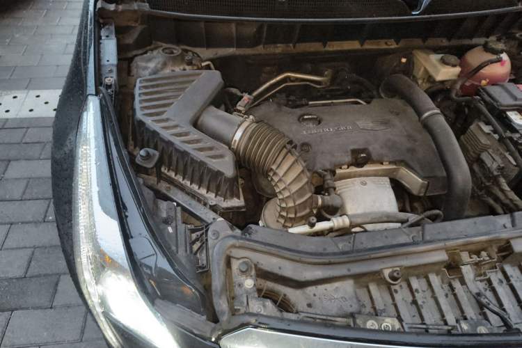 Used Cadillac XT5 2018 25T Luxury Model Engine Bay Right