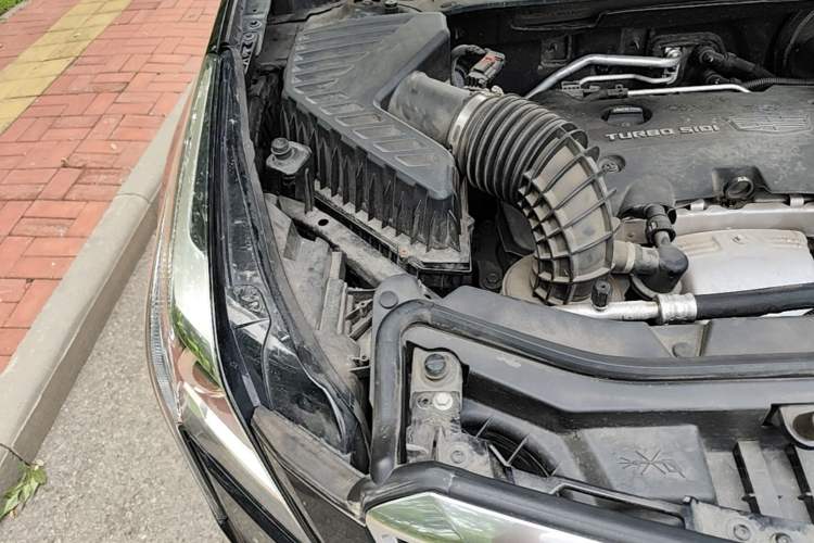 Used Cadillac XT5 2018 25T Luxury Model Engine Bay Right