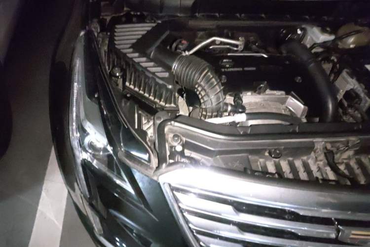 Used Cadillac XT5 2018 25T Luxury Model Engine Bay Right