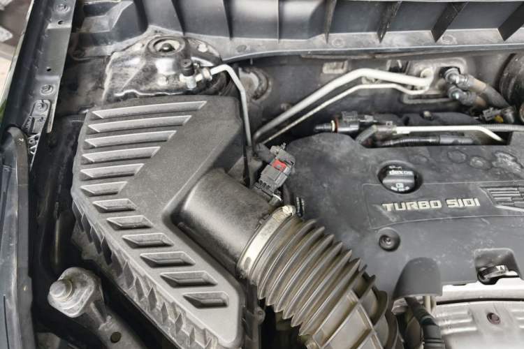 Used Cadillac XT5 2018 25T Tech Model Engine Bay Right
