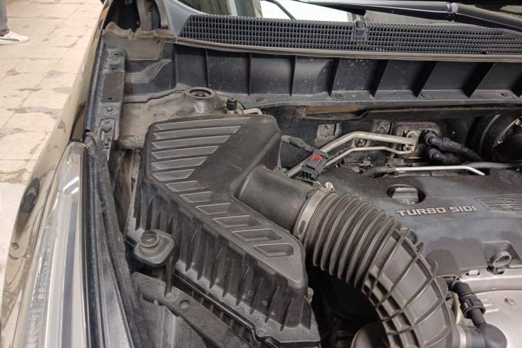 Used Cadillac XT5 2018 28T Four-Wheel Drive Luxury Model Engine Bay Right