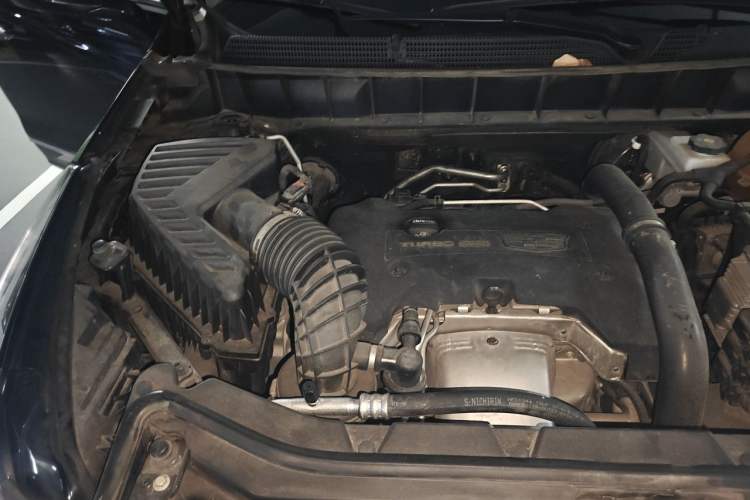 Used Cadillac XT5 2018 25T Luxury Model Engine Bay Right