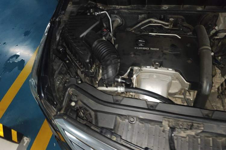 Used Cadillac XT5 2018 28T Four-Wheel Drive Luxury Model Engine Bay Right