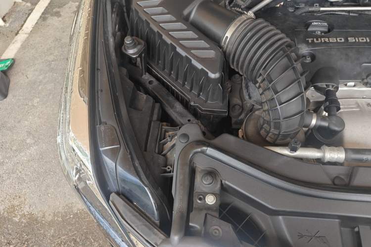 Used Cadillac XT5 2018 25T Luxury Model Engine Bay Right