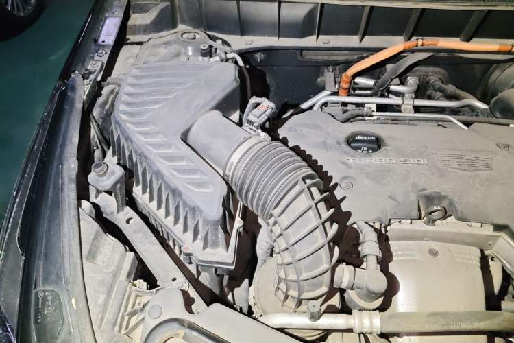 Used Cadillac XT5 2018 28E Four-Wheel Drive Tech Version Engine Bay Right