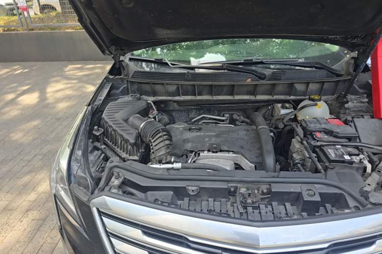 Used Cadillac XT5 2018 25T Luxury Model Engine Bay Right