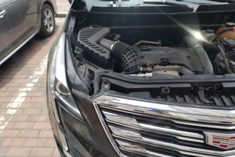 Used Cadillac XT5 2018 25T Luxury Model Engine Bay Right