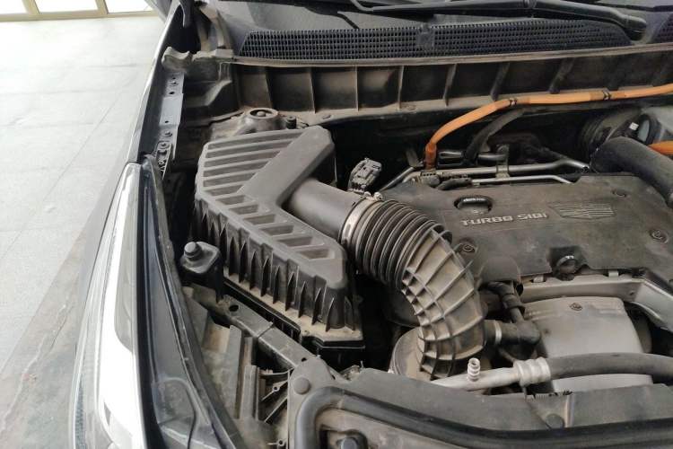 Used Cadillac XT5 2018 28E Four-Wheel Drive Tech Version Engine Bay Right