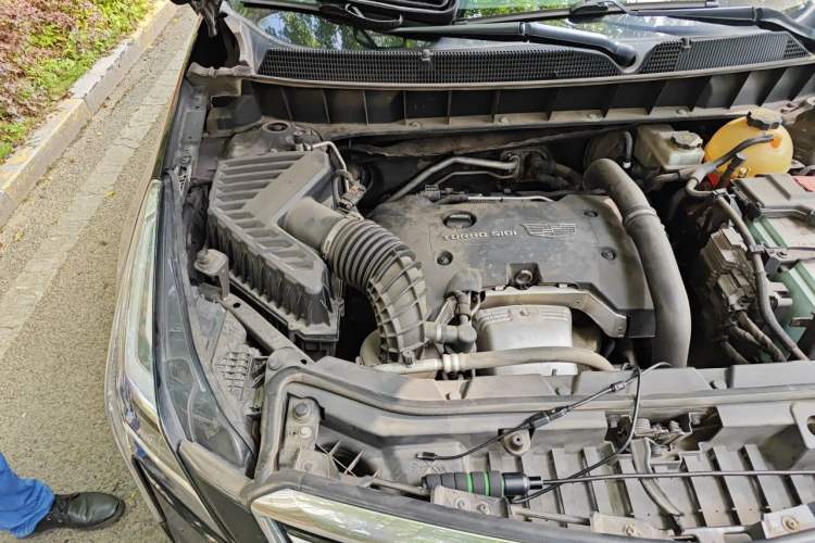 Used Cadillac XT5 2018 28T Four-Wheel Drive Luxury Model Engine Bay Right