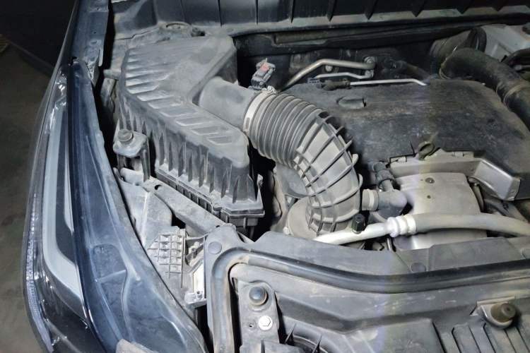 Used Cadillac XT5 2018 28T Four-Wheel Drive Luxury Model Engine Bay Right