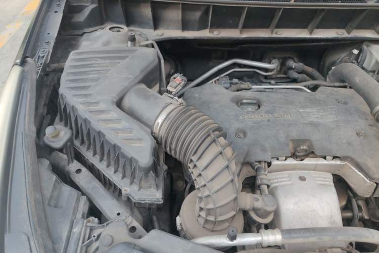 Used Cadillac XT5 2018 25T Luxury Model Engine Bay Right
