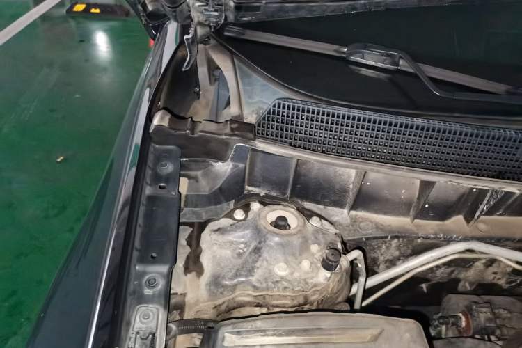 Used Cadillac XT5 2018 25T Luxury Model Engine Bay Right