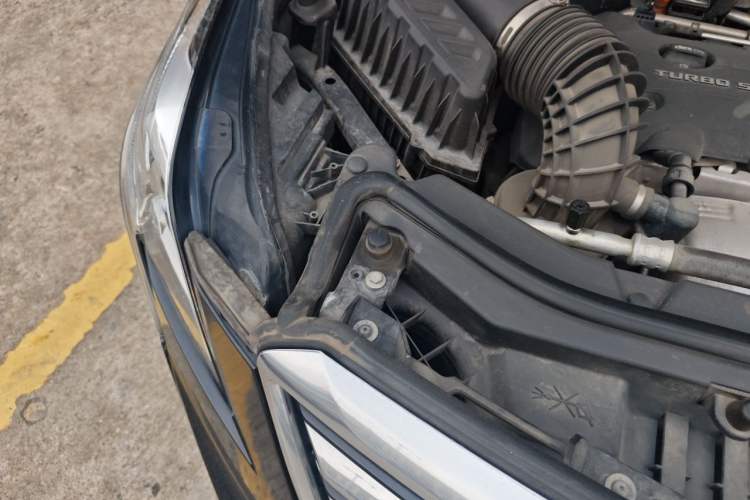 Used Cadillac XT5 2018 28E Four-Wheel Drive Leading Version Engine Bay Right